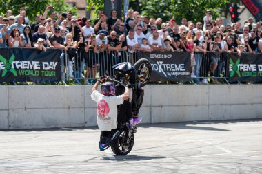 Dublör sürücüsü motosikleti ve moto festivaliyle Banja Luka 'da
