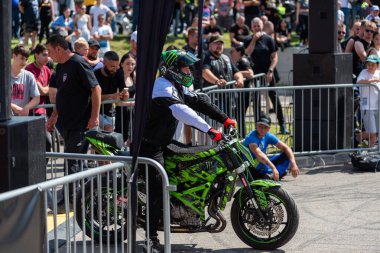 Banja Luka 'daki Motosiklet Festivali' nde dublör sürücüsü.