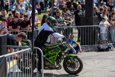 Banja Luka 'daki Motosiklet Festivali' nde dublör sürücüsü.
