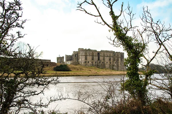 Carew Ortaçağ şatosu ve gelgit fabrikası Pembrokeshire Galleri 