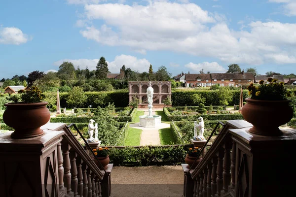 Zamek Kenilworth Odrestaurowane Ogrody Elżbietańskie — Zdjęcie stockowe