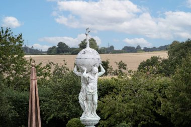 Kenilworth İngiltere Elizabeathan bahçeleri çiçek gelenekleri ile yenilendi