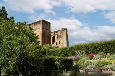 Kenilworth İngiltere Elizabeathan bahçeleri çiçek gelenekleri ile yenilendi