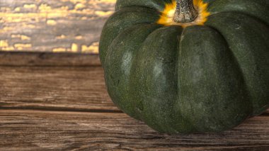 yeşil balkabağı kabağı Cadılar bayramında ahşap masaya verdiğin için teşekkürler.  