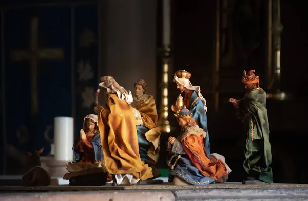 Geleneklere göre Noel İsa 'nın doğumu sahneleri kilise kilisesine aittir.  