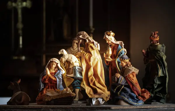 Geleneklere göre Noel İsa 'nın doğumu sahneleri kilise kilisesine aittir.  