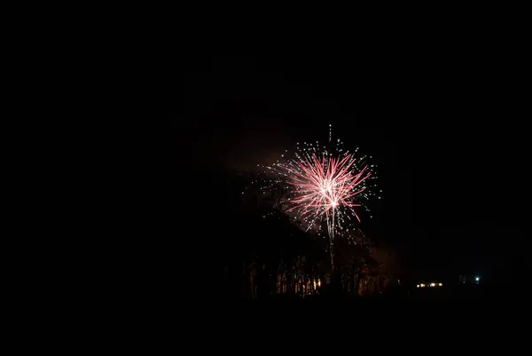 Havai fişek gösterisi 4 Temmuz Diwali şenlik ateşi yeni yıl gecesi 
