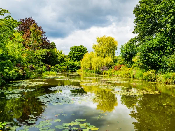 Stock image Stunning view of Monet's garden and its lily pond during summer season, Giverny, France