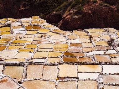 Peru 'nun kutsal İnkalar, Cusco bölgesinde bulunan Maras' ın ünlü tuz göletlerinin çarpıcı detayları.