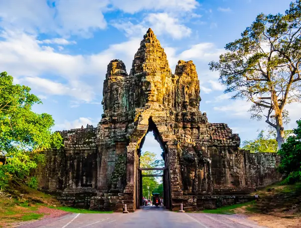 Angkor Thom 'un Güney Kapısı (İngilizce: 