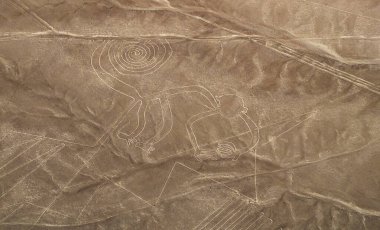 Nazca hatları, Peru 'nun güneyindeki Nazca Çölü topraklarında üretilen bir grup geogliftir. M.Ö. 500 ile 500 yılları arasında çöl tabanına derin kesikler atan insanlar tarafından oluşturuldular.