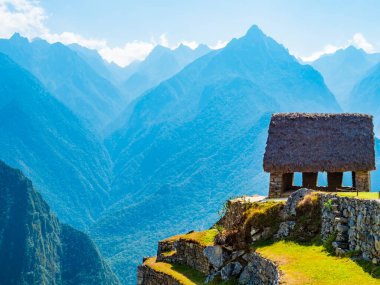 Machu Picchu, Peru 'nun güneyindeki Doğu Cordillera' da yer alan bir İnka kalesidir. Genellikle İnkalar 'ın Kayıp Şehir' i olarak adlandırılır, İnka İmparatorluğu 'nun en bilinen simgesidir..