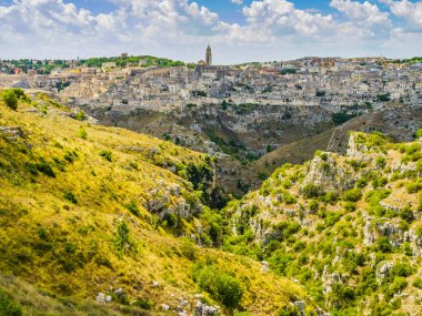 Matera Güney İtalya 'da Basilicata bölgesinde bir şehirdir. İkiz uçurum kenarı bölgeleri toplu olarak Sassi olarak bilinen taştan kesimli kent merkeziyle ünlüdür..