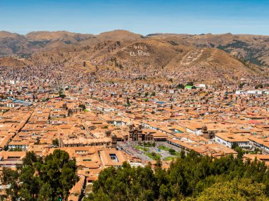 Cusco, Peru 'nun güneydoğusunda, And Dağları' ndaki Kutsal Vadi yakınlarında bir şehirdir. Cusco, İnka İmparatorluğu 'nun başkentiydi ve bir puma şeklinde planlanmıştı.