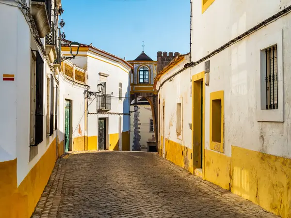 Elvas Portekiz 'in Alentejo ilinin Portalegre ilçesine bağlı eski bir Portekiz belediyesi, eski piskoposluk şehri ve orta Portekiz' in en doğusundaki sınır kalesidir..