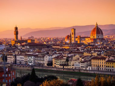 Katedral kompleksi Baptistery ve Giottos Campanile 'i içerir. Bu üç bina, Floransa 'nın tarihi merkezini kapsayan UNESCO Dünya Mirası Alanı' nın bir parçası ve Toskana 'nın önemli bir turistik merkezi konumundalar..
