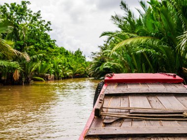 Ben Tre, Vietnam 'ın güzel bir nehir vilayetidir. Yeşilin yemyeşil bir tonuyla kaplı bu bölge, yeşil hindistan cevizi bahçeleri ve meyve bahçeleriyle ünlüdür.