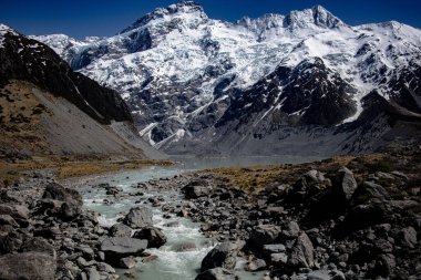 Mueller Gölü, Sefton Dağı 'nın eteklerinde, Hooker Vadisi. Cook Dağı Ulusal Parkı Yeni Zelanda.