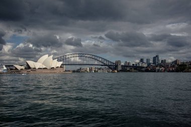 Sydney Opera Salonu 'ndan ateş edildi.