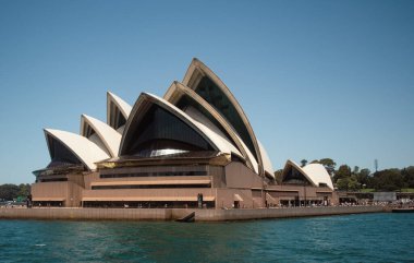 Sydney Opera Salonu 'ndan ateş edildi.