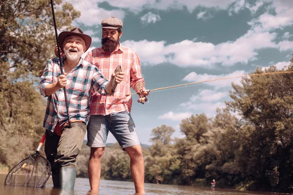 Two Men Friends Fishing Flyfishing Angler Makes Cast Standing River — Foto Stock