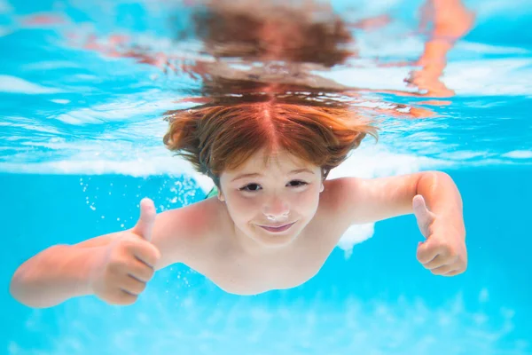 Kind Planscht Schwimmbad Kinder Schwimmen Pool Unter Wasser Junge Schwimmt — Stockfoto