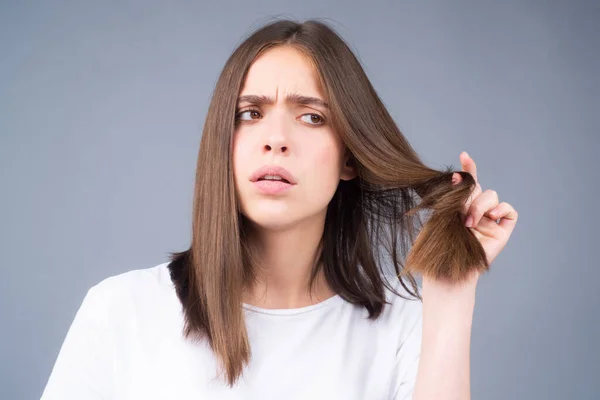 Hair Hair Loss Problem Woman Show Her Hair Tangled Damaged — Stock Photo, Image