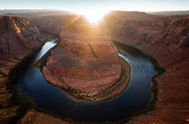 Colorado Kanyonu. Batı Amerika. Colorado nehri macera mekanında. Panoramik At nalı Kıvrımı