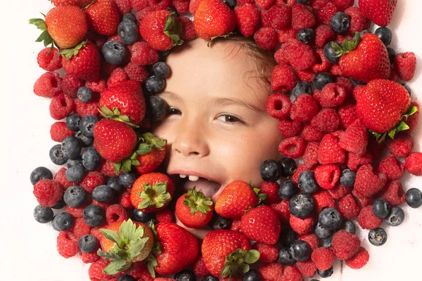 Des Fruits Pour Les Enfants Fraise Myrtille Framboise Fond Mûre — Photo