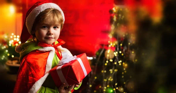 Kid Desfrutar Férias Inverno Casa Feliz Natal Feliz Ano Novo — Fotografia de Stock