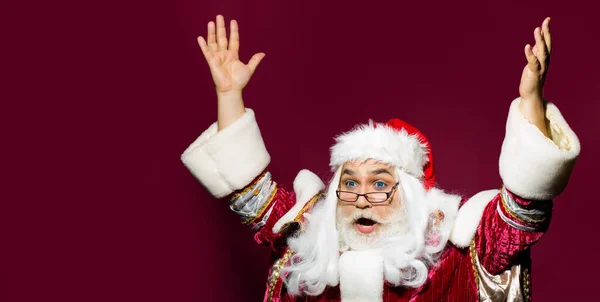 Ενθουσιασμένος Παλιός Άγιος Βασίλης Απολαμβάνοντας Νέο Έτος Χριστούγεννα Πορτρέτο Του — Φωτογραφία Αρχείου