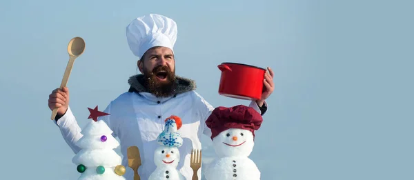 Радісний Зимовий Кухар Сніговик Готує Шеф Кухаря Фоні Снігу Різдвяний — стокове фото