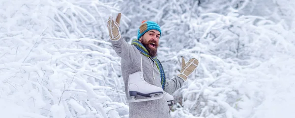 Homem Excitado Com Patins Dia Inverno Jovem Inverno Livre Retrato — Fotografia de Stock