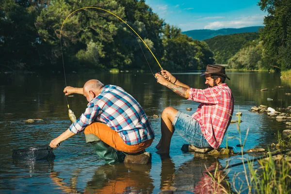 Pêcheur Jeune Vieux Debout Sur Rive Lac Avec Canne Pêche — Photo