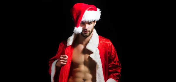 サンタの帽子のサンタさん 大人のための新年 Xmasの筋肉人 筋肉質の体でサンタ ハンサムなセクシーサンタクラス男オン黒背景 — ストック写真