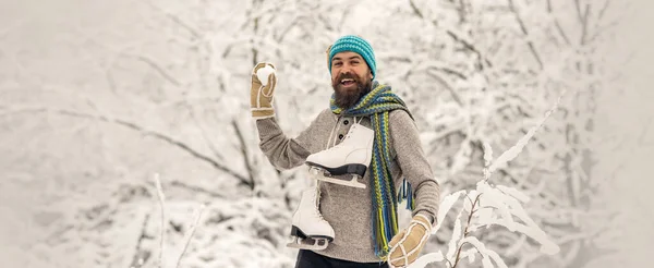 Muž Zimním Dni Vtipný Zimní Muž Jde Bruslit Ven Člověk — Stock fotografie