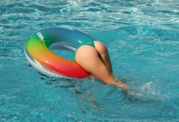 Sommerferien Sexy Frau Arsch Mädchen Gesäß Spaß Aquapark Swiling Girl — Stockfoto