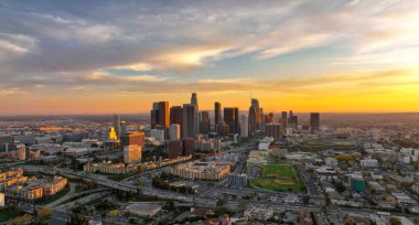 Los Angeles California şehir merkezi. Los Angele, California, ABD şehir merkezi. Los Angeles Meleklerinin Uçuşu, İHA ile Los Angeles 'ı filme aldı.
