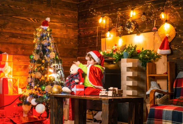 Маленький Эльф Помощник Санта Клауса Волшебным Подарком Рождество Радость Счастье — стоковое фото
