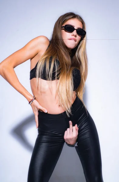 Fashion Glamor Swag Young Woman Model Show Middle Finger Fuck — Foto de Stock