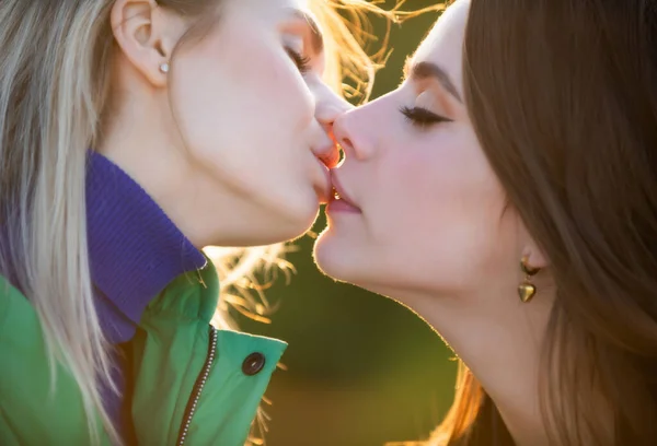 Beautiful Woman Kissing Sensual Kiss Female Model Mouth Kissed — Stock Photo, Image