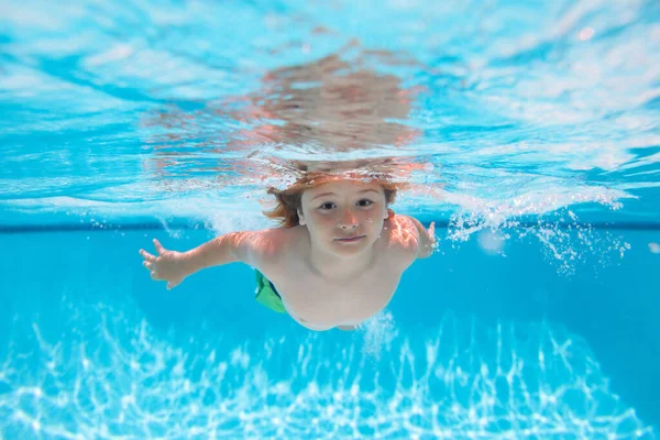 Letnie Dzieci Wodzie Pod Wodą Chłopiec Pływający Latem Pod Wodą — Zdjęcie stockowe
