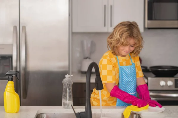 Little Housekeeper Child Washing Wiping Dishes Kitchen American Kid Learning — Stock Photo, Image