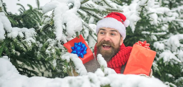 Komik Noel Baba Dışarıda Hediyesiyle Heyecanlandı Noel Baba Şapkalı Hippi — Stok fotoğraf