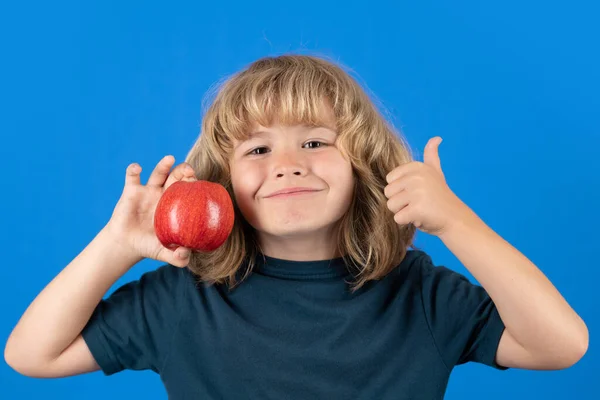 Enfant Avec Les Pouces Vers Haut Mangeant Pomme Portrait Mignon — Photo