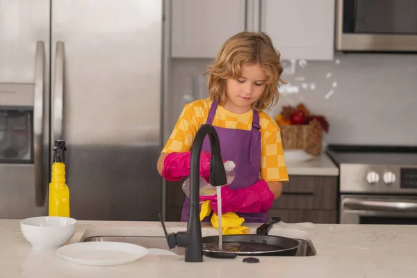 Cleaning Home Kid Washing Dishes Kitchen Sink Detergents Cleaning Accessories — Stock Photo, Image