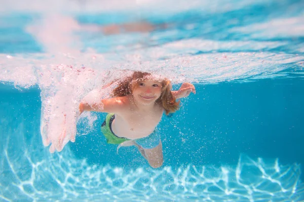Een Kind Dat Onder Water Het Zwembad Zwemt Kind Jongen — Stockfoto