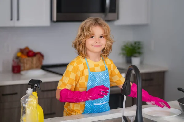 Kind Beim Geschirrspülen Küche Kleines Kind Putzt Hause Kind Macht — Stockfoto