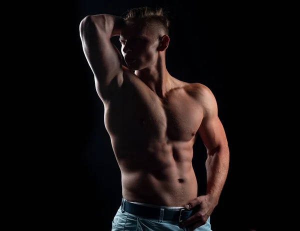 Mans Ombros Poderosos Músculos Peito Modelo Homem Musculoso Sem Camisa — Fotografia de Stock