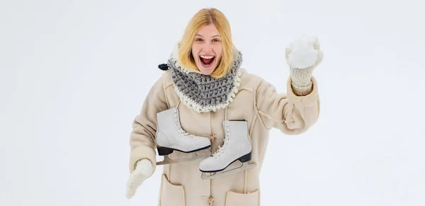 Amuzantă Tânără Care Bucură Prima Zăpadă Femeia Amuzantă Iarnă Patinaj — Fotografie, imagine de stoc